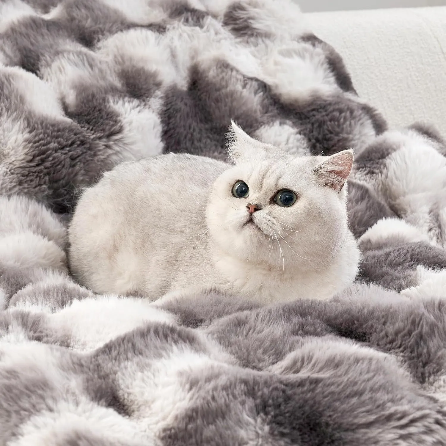 Faux Fur Couch Cover for 3 Seat Cushion Sofa, Soft Pet Mat for Car Seat Protector, Liquid Pee Proof Mat for Dog or Cat, Washable, Anti-Slip, Reversible, 27.5x70 inch, Tie Dye Grey